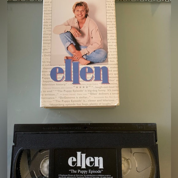 Ellen: Season 4, Episode 23 The Puppy Episode Ellen DeGeneres LGBTQ- Coming Out - Picture 2 of 6